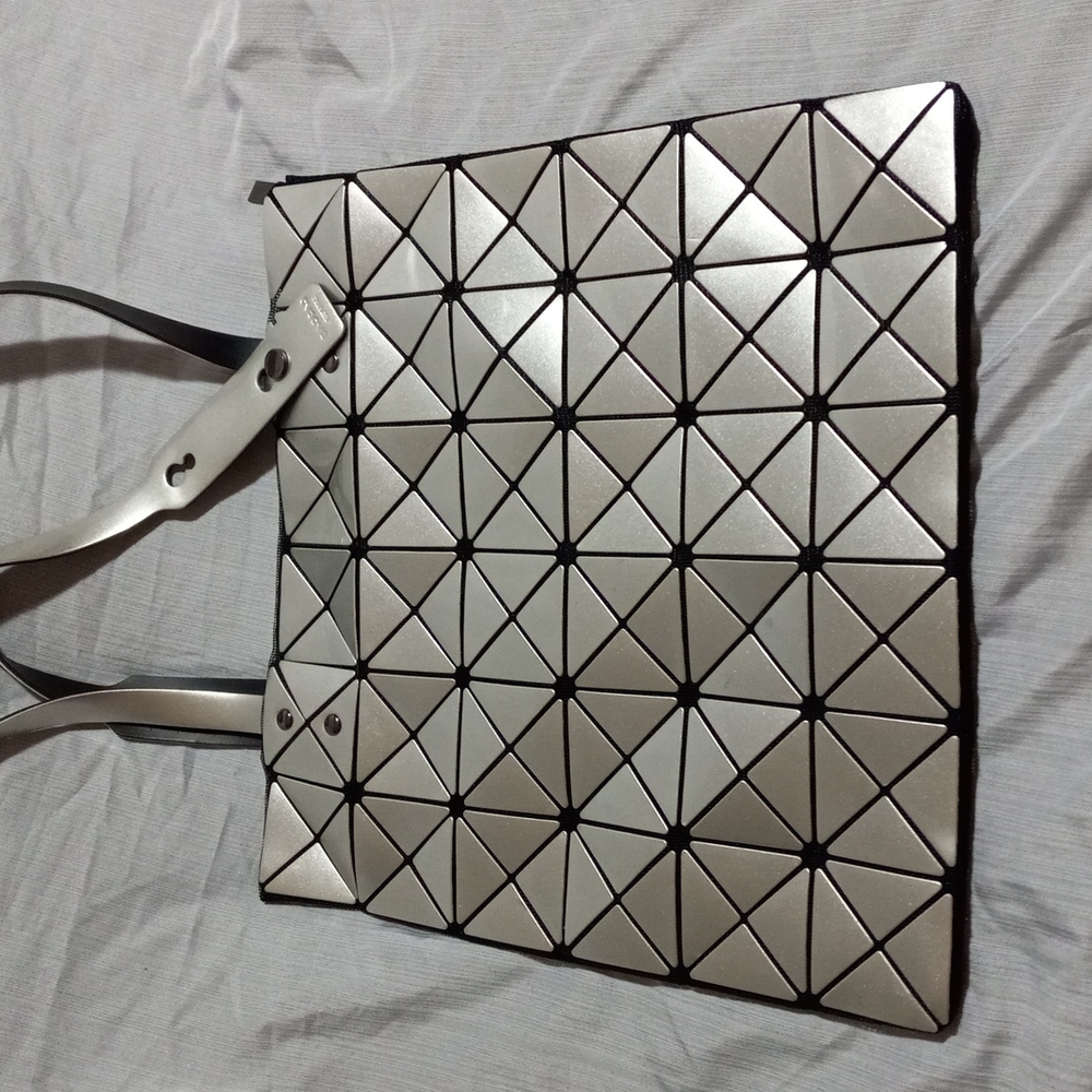 New BAOBAO ISSEY MIYAKE Purse Tote Silver Geometric Lucent Zip Fabric Lining Bag